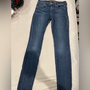 Joes Jeans size 26 skinny mid rise blue jeans